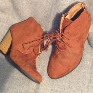 Tan Heeled Laced Boots
